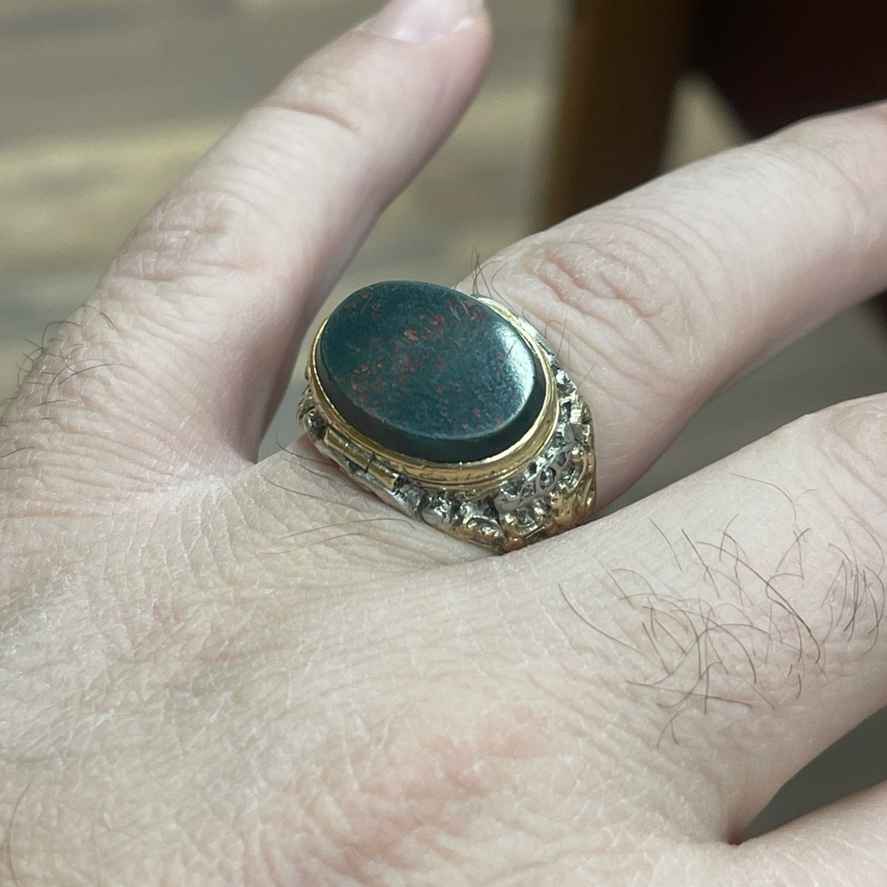 Antique Hinged Locket Ring Circa 1860-1890 CUT DIAMONDS Gold 18k
16.67-gr SIZE 9